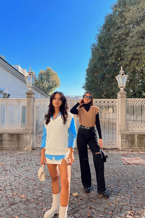 V Neck Knitwear Sweater Ecru - Image 4